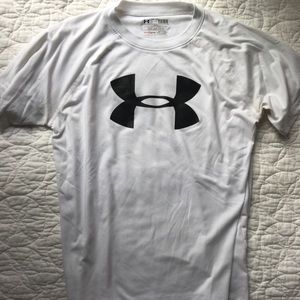 White under armor short sleeve T-shirt